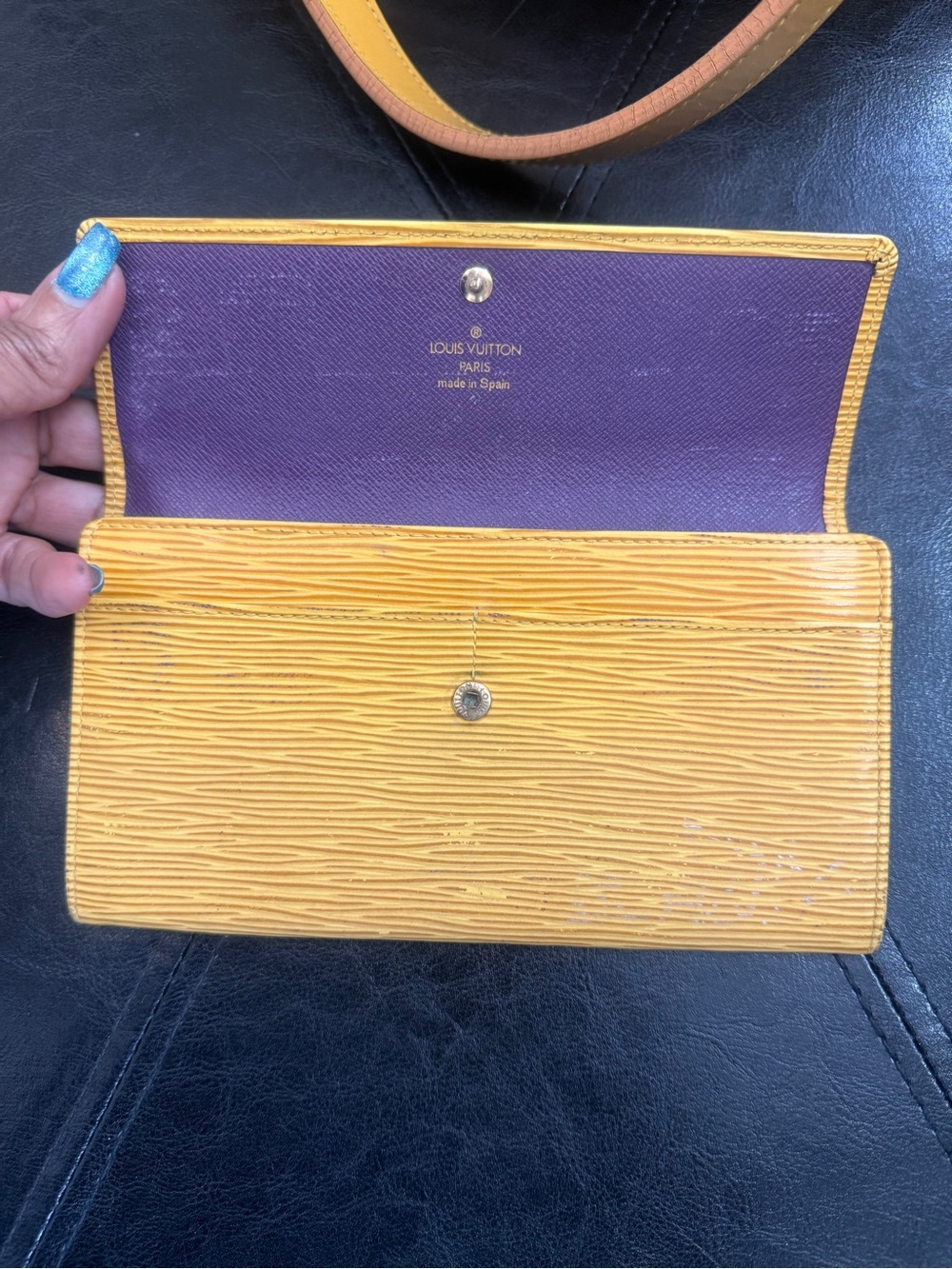 Louis Vuitton Sarah Trésor International Wallet in Yellow/Purple Epi Leather - Picture 3 of 10